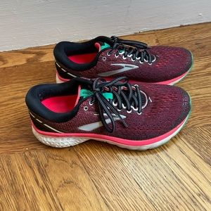 pink brooks ghost 11
